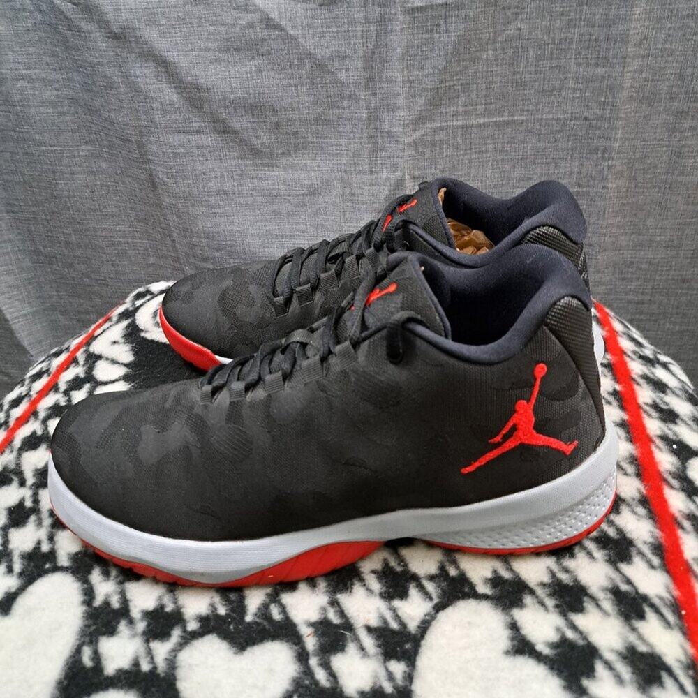%Size 10.5 Nike Jordan B.Fly Camo Bred Men AJ18